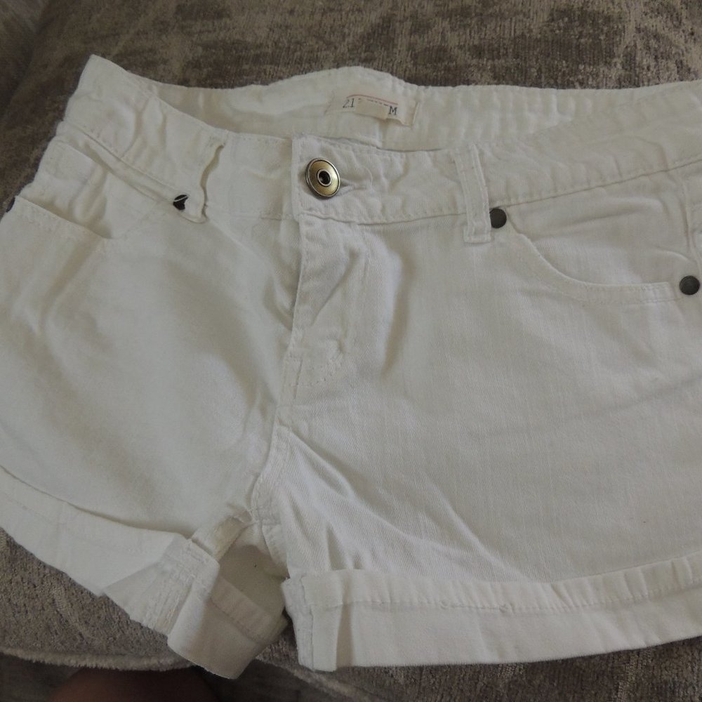 21 Denim white shorts size 28